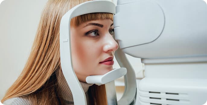 Patient receiving an advanced eye examination